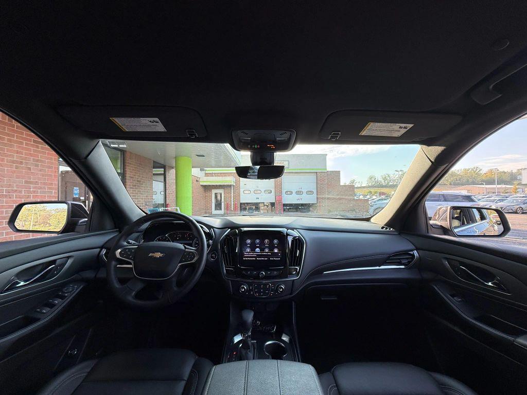 used 2023 Chevrolet Traverse car, priced at $27,999