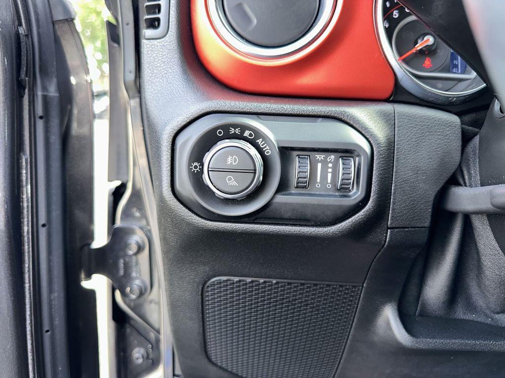 used 2021 Jeep Gladiator car, priced at $35,307