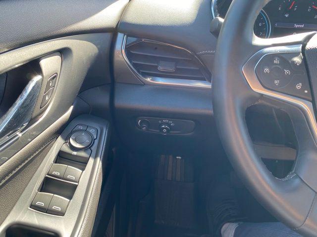 used 2023 Chevrolet Traverse car, priced at $29,812