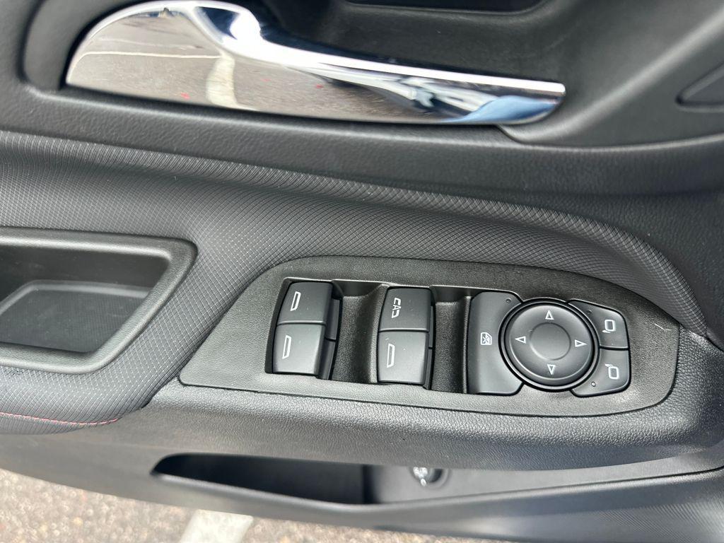 used 2023 Chevrolet Equinox car, priced at $22,994