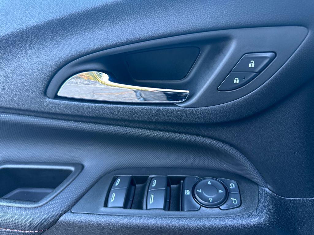 used 2023 Chevrolet Equinox car, priced at $23,456