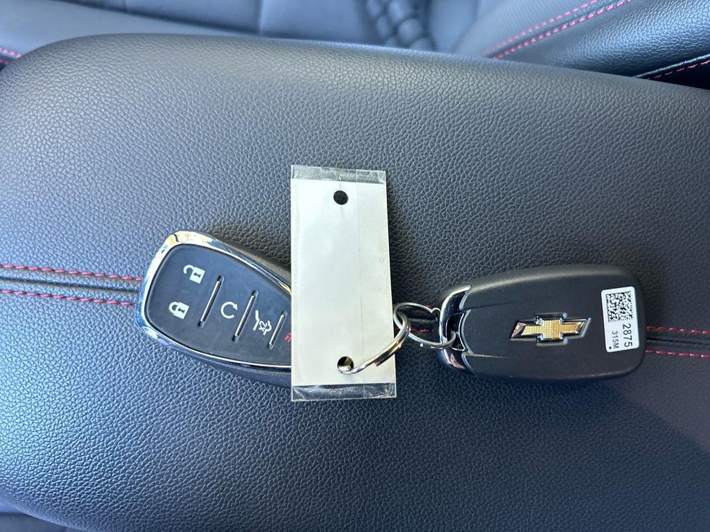 used 2023 Chevrolet Equinox car, priced at $23,456