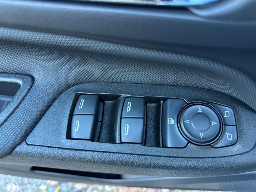 used 2023 Chevrolet Equinox car, priced at $23,456