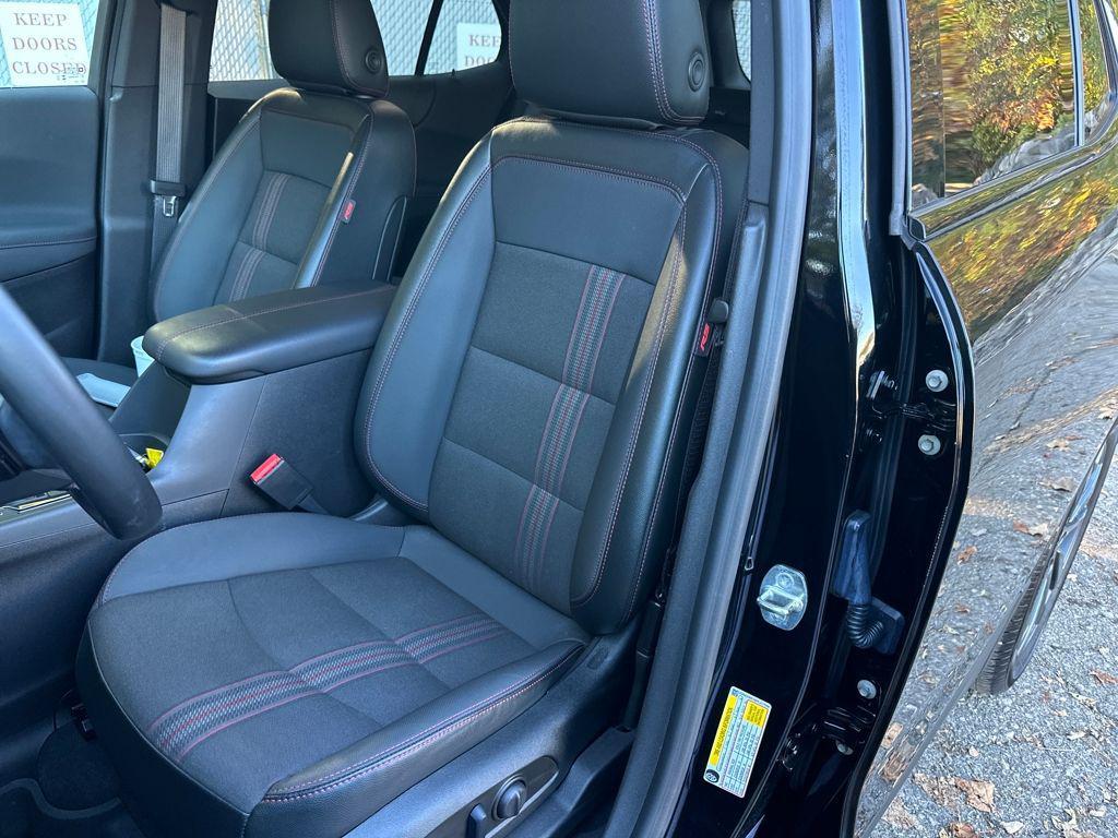 used 2023 Chevrolet Equinox car, priced at $23,456