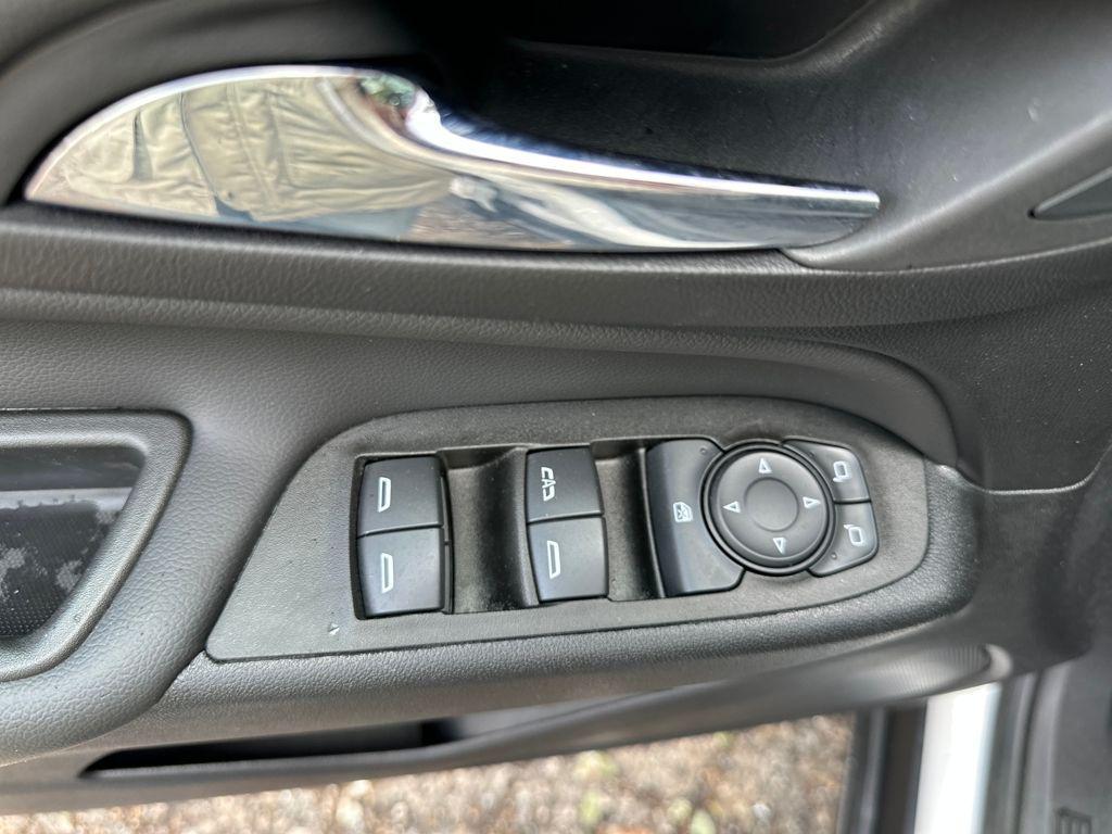 used 2023 Chevrolet Equinox car, priced at $19,856