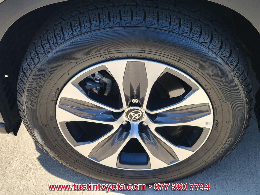 used 2024 Toyota Highlander car, priced at $41,888