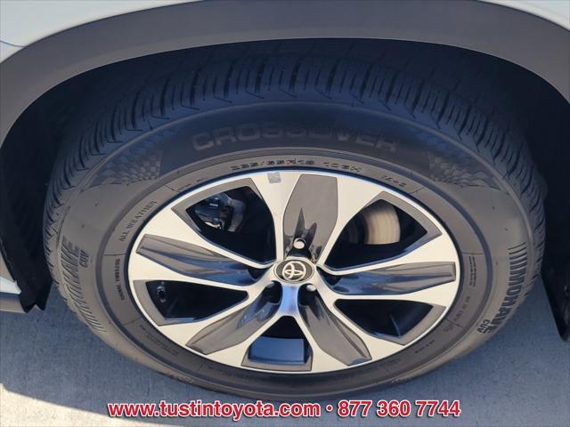 used 2022 Toyota Highlander car, priced at $34,400