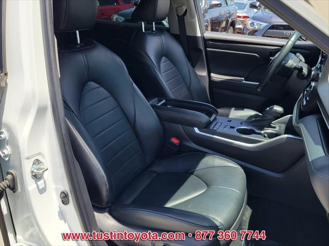 used 2022 Toyota Highlander car, priced at $34,400