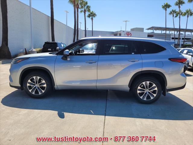 used 2022 Toyota Highlander car, priced at $36,999