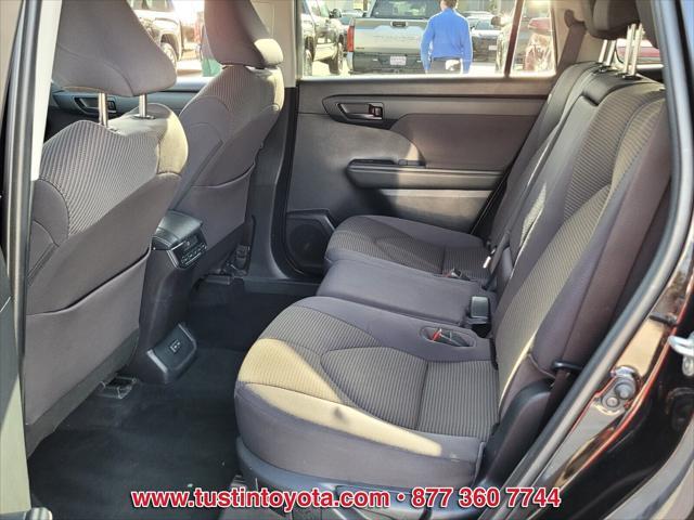 used 2022 Toyota Highlander car, priced at $34,500