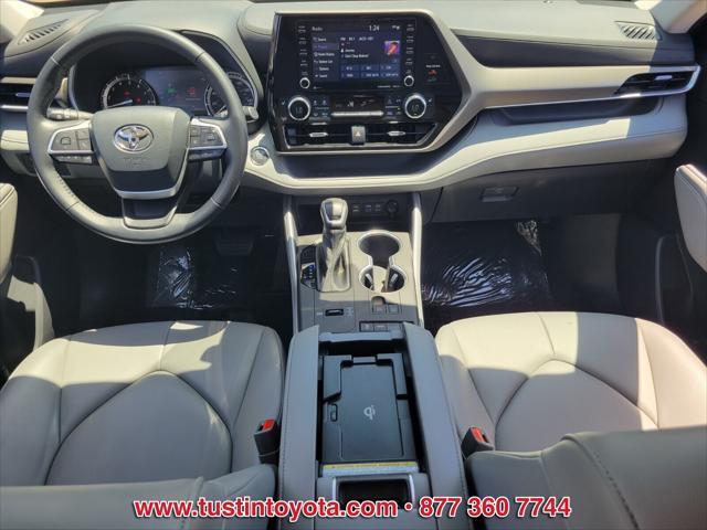 used 2022 Toyota Highlander car, priced at $38,999