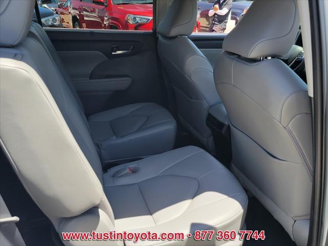 used 2022 Toyota Highlander car, priced at $38,999