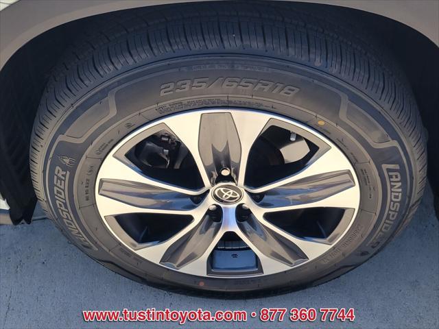 used 2022 Toyota Highlander car, priced at $38,999