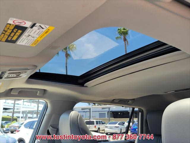 used 2022 Toyota Highlander car, priced at $38,999