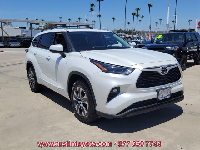 used 2022 Toyota Highlander car, priced at $38,999