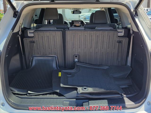 used 2022 Toyota Highlander car, priced at $38,999