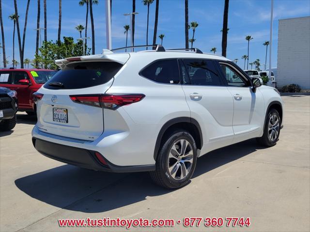 used 2022 Toyota Highlander car, priced at $38,999