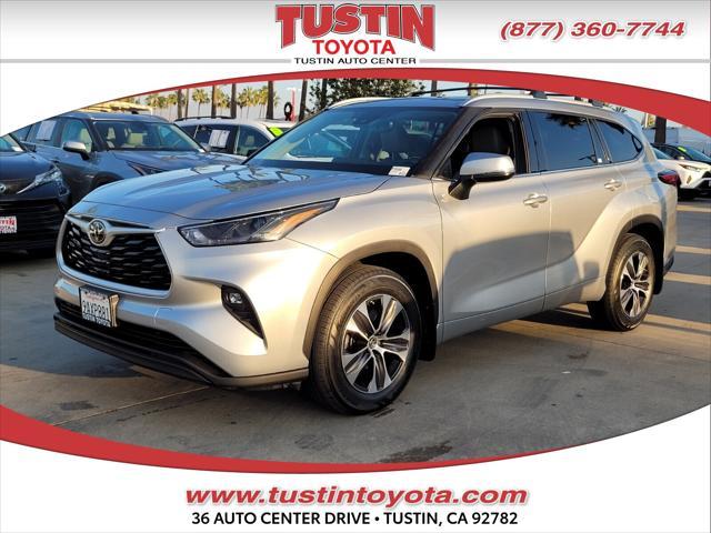 used 2022 Toyota Highlander car, priced at $37,500