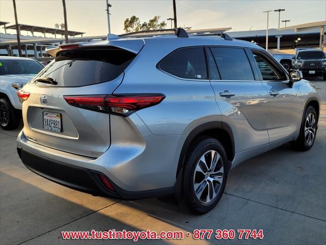 used 2022 Toyota Highlander car, priced at $37,500