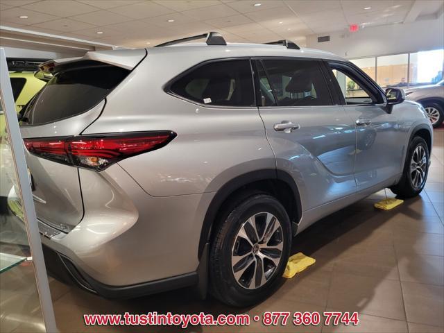 used 2022 Toyota Highlander car, priced at $38,998