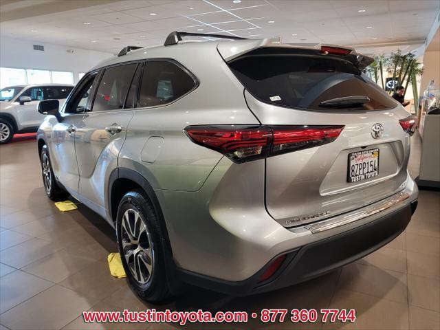 used 2022 Toyota Highlander car, priced at $38,998