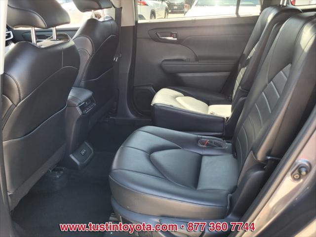 used 2022 Toyota Highlander car, priced at $38,998