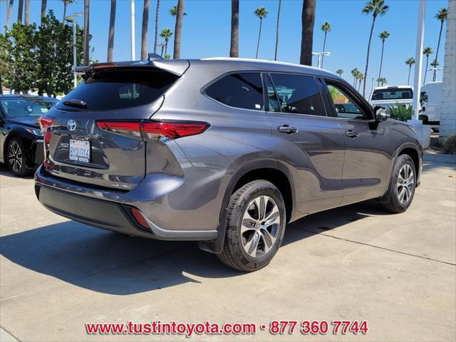 used 2022 Toyota Highlander car, priced at $38,998