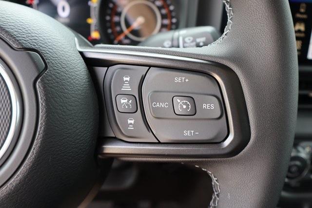 new 2025 Jeep Gladiator car, priced at $45,427