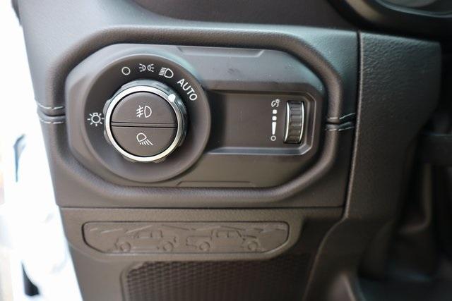 new 2025 Jeep Gladiator car, priced at $44,918