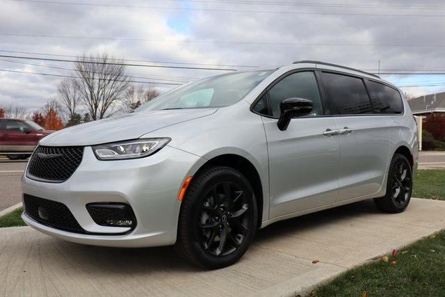 new 2026 Chrysler Pacifica car, priced at $53,941