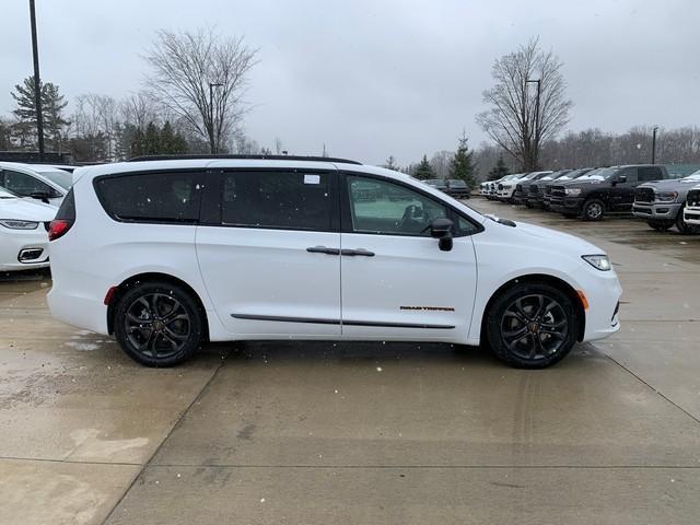 new 2024 Chrysler Pacifica car, priced at $44,436