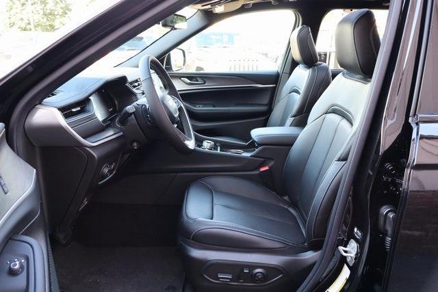 new 2025 Jeep Grand Cherokee car, priced at $52,176