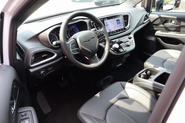 new 2025 Chrysler Pacifica car, priced at $47,748