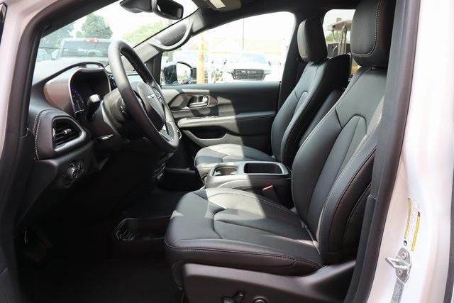 new 2025 Chrysler Pacifica car, priced at $47,748