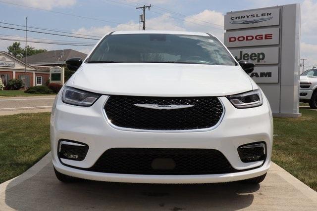 new 2025 Chrysler Pacifica car, priced at $47,748