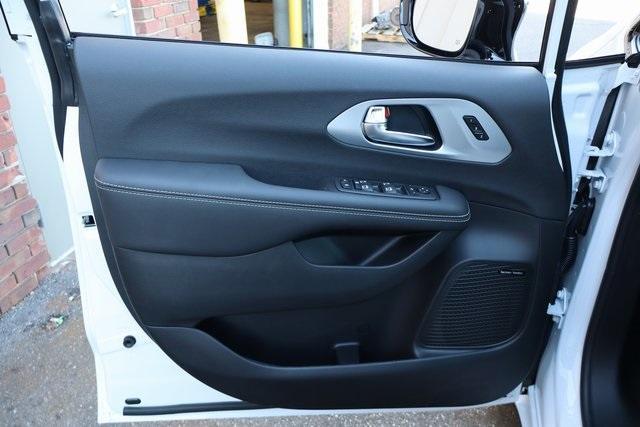 new 2026 Chrysler Pacifica car, priced at $55,487