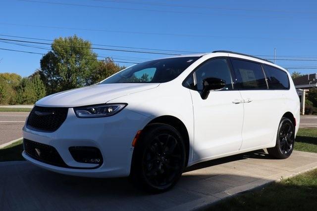 new 2026 Chrysler Pacifica car, priced at $55,487