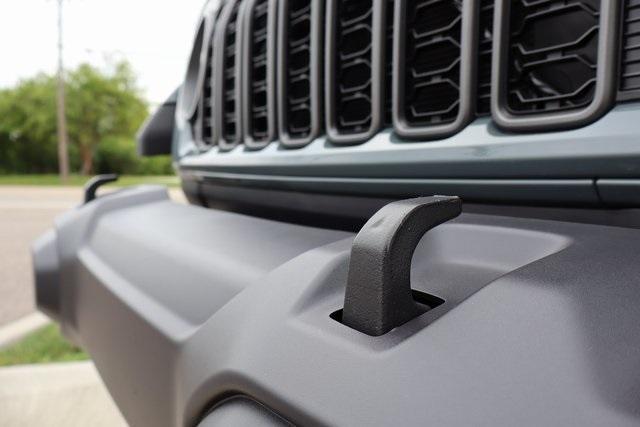 new 2025 Jeep Gladiator car, priced at $45,427