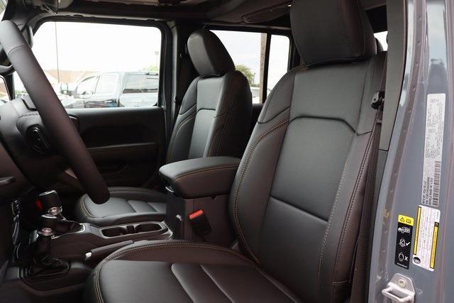new 2025 Jeep Gladiator car, priced at $45,427