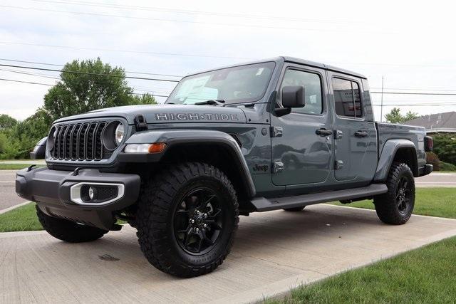 new 2025 Jeep Gladiator car, priced at $45,427