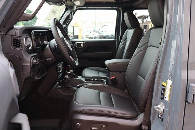 new 2025 Jeep Gladiator car, priced at $45,427
