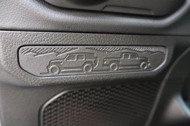 new 2025 Jeep Gladiator car, priced at $45,427