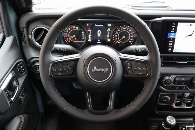 new 2025 Jeep Gladiator car, priced at $45,427