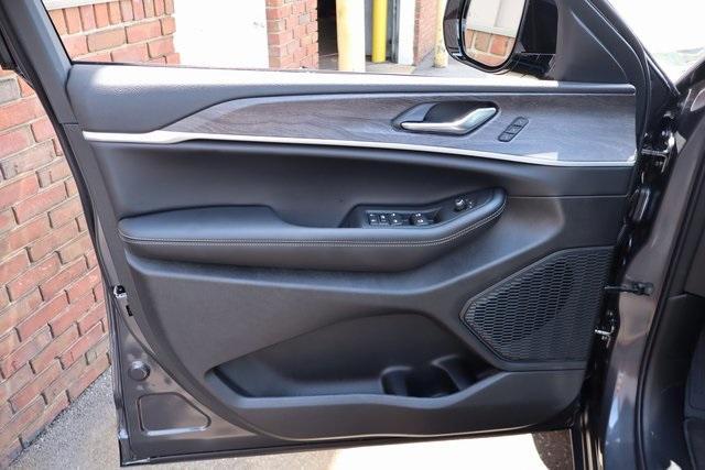 new 2025 Jeep Grand Cherokee car, priced at $50,655
