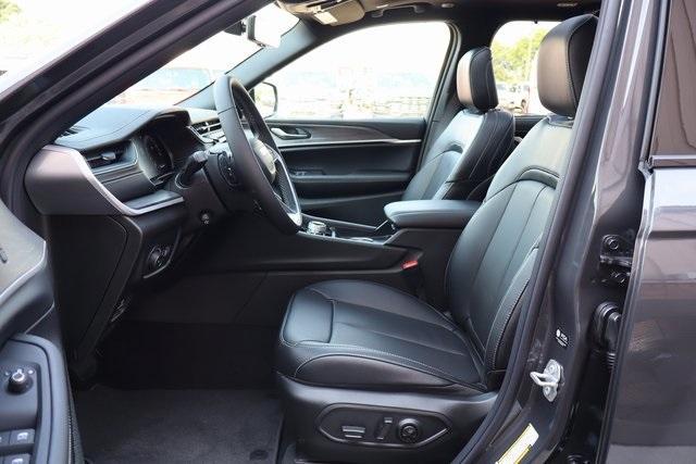 new 2025 Jeep Grand Cherokee car, priced at $51,586