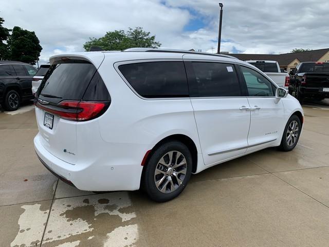 new 2024 Chrysler Pacifica Hybrid car, priced at $49,328