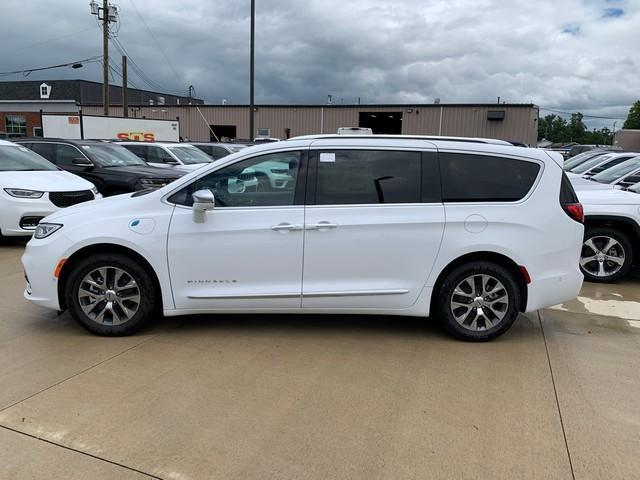 new 2024 Chrysler Pacifica Hybrid car, priced at $49,328