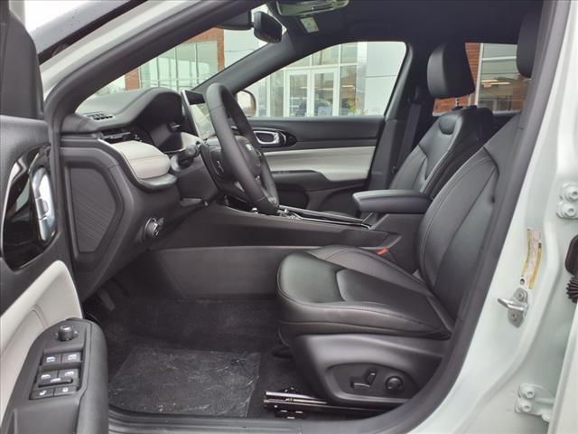 new 2025 Jeep Compass car, priced at $30,595