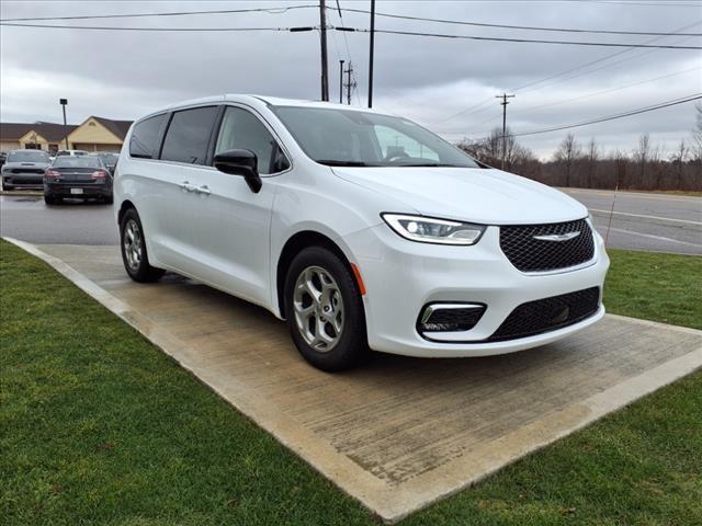 new 2024 Chrysler Pacifica car, priced at $42,901