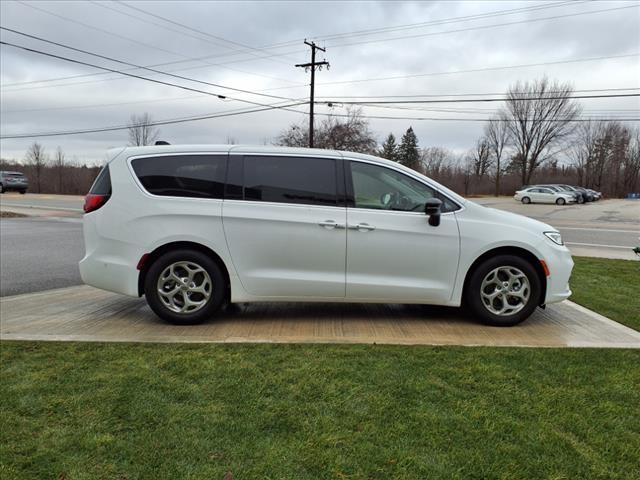 new 2024 Chrysler Pacifica car, priced at $42,901